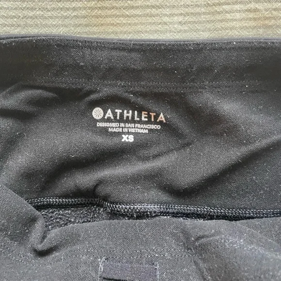 Athleta Black Fleece Leggings with zipper pockets. - Picture 3 of 3